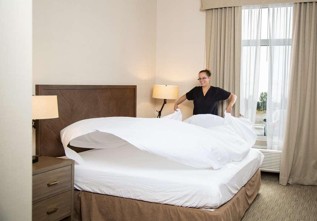 Pomeroy Inn & Suites Prince George Ruang foto