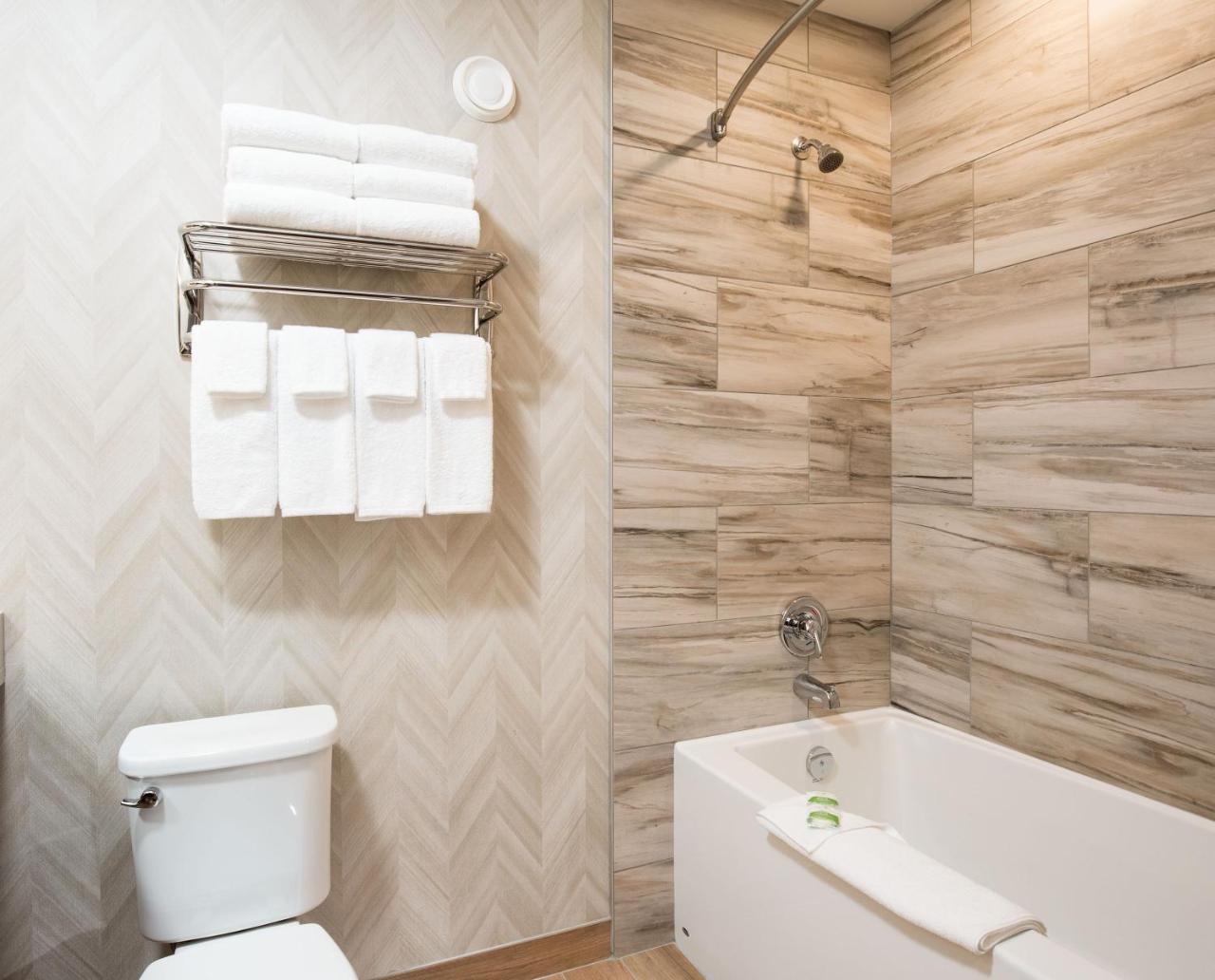 Pomeroy Inn & Suites Prince George Bagian luar foto