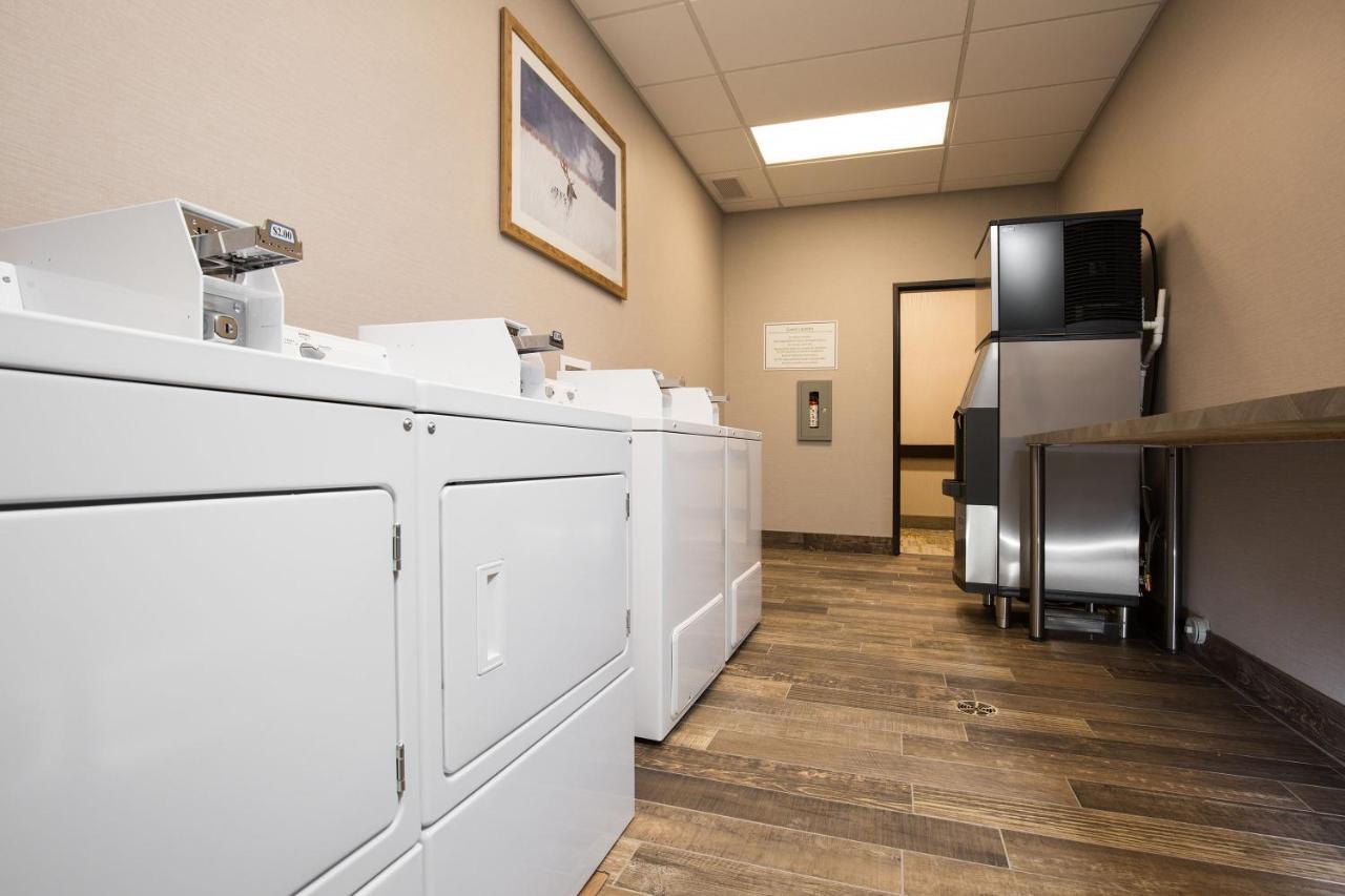 Pomeroy Inn & Suites Prince George Bagian luar foto